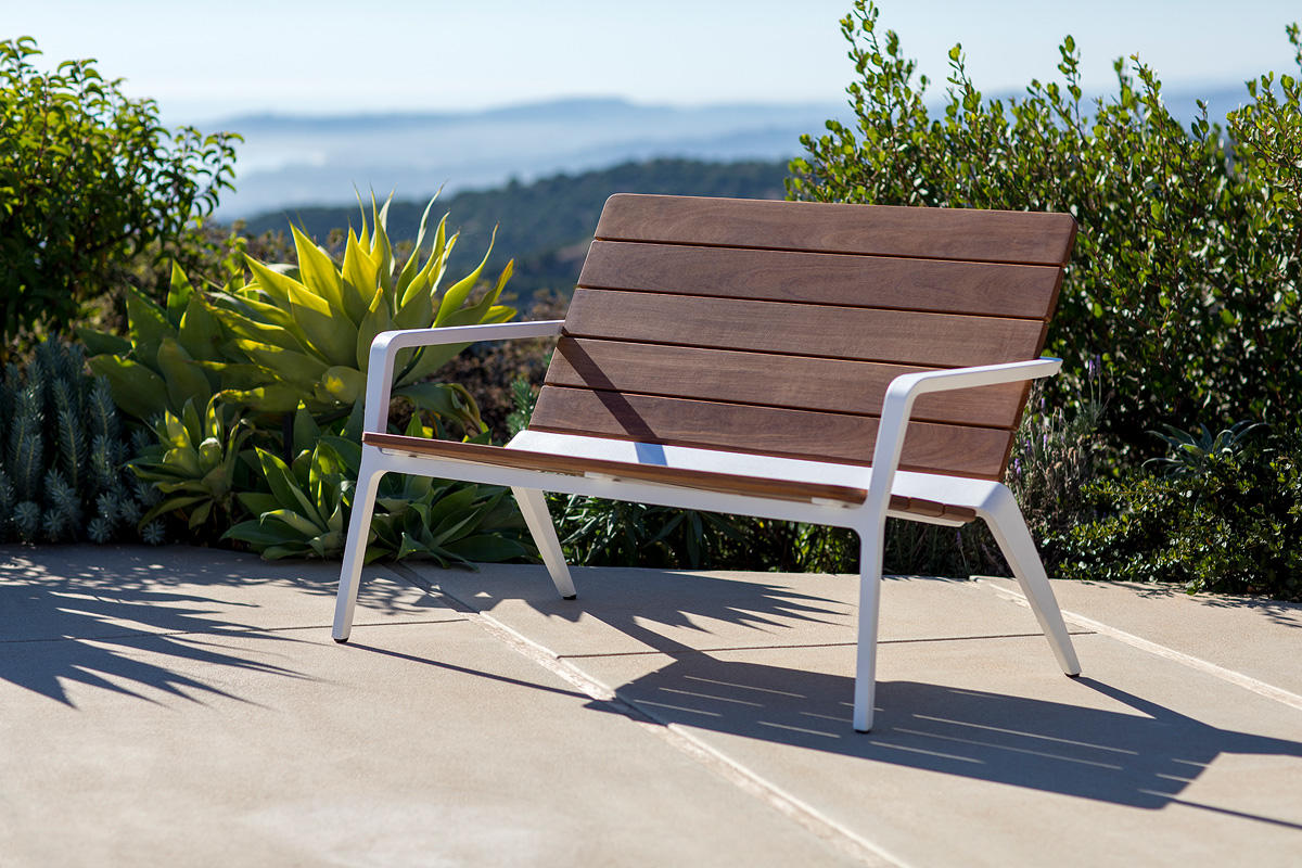 Vaya bench shown with White Texture powdercoated frame and FSC® 100% Cumaru