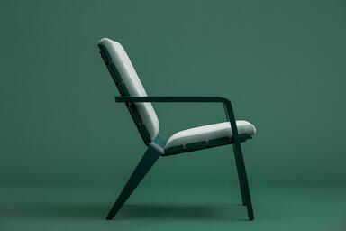 Vaya Textile Chair shown with Deep Ocean Texture powdercoated frame 