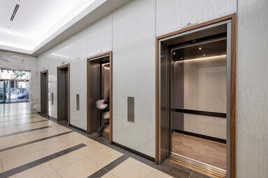 Elevator lobby wall with ViviGraphix Graphica glass in Reflect configuration wit