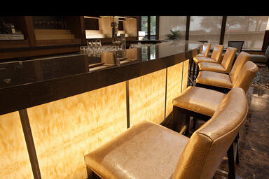 Bar front in backlit ViviStone Honey Onyx 