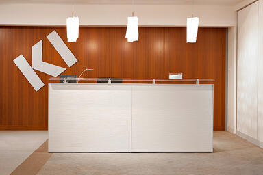 Reception desk in Bonded Quartz, White, with Grass pattern