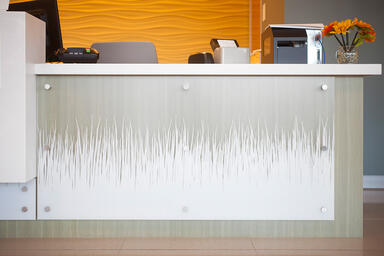 Reception desk shown in ViviGraphix Gradiance glass with Switchgrass interlayer 