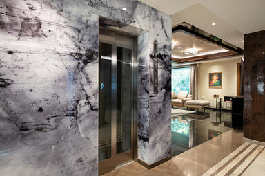 Wall panels in ViviSpectra Zoom glass in Reflect configuration with Ice Crystal 