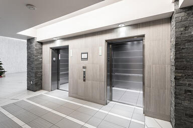 LEVELe-103 Elevator Interiors with Capture panels in ViviGraphix Graphica glass 