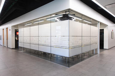 Partition walls in ViviGraphix Graphica glass in View configuration with custom