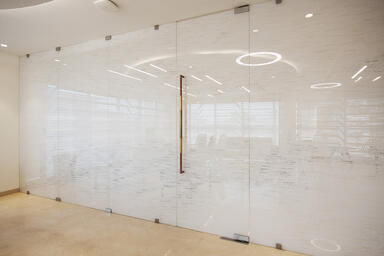 Partition walls and doors in ViviSpectra Elements glass in View configuration