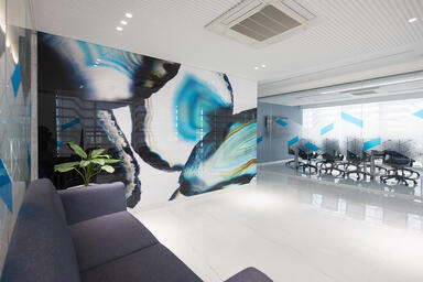 Wall panels in ViviSpectra Zoom glass in Reflect configuration with Agate