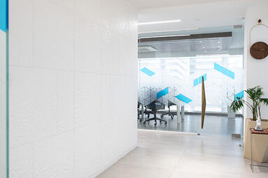 Wall and ceiling panels in Bonded Quartz, White, in Crinkle pattern at Sian