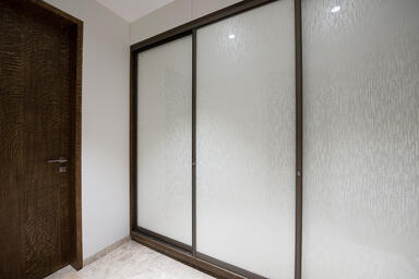 Wardrobe shutters in ViviGraphix Graphica glass shown in Reflect configuration w